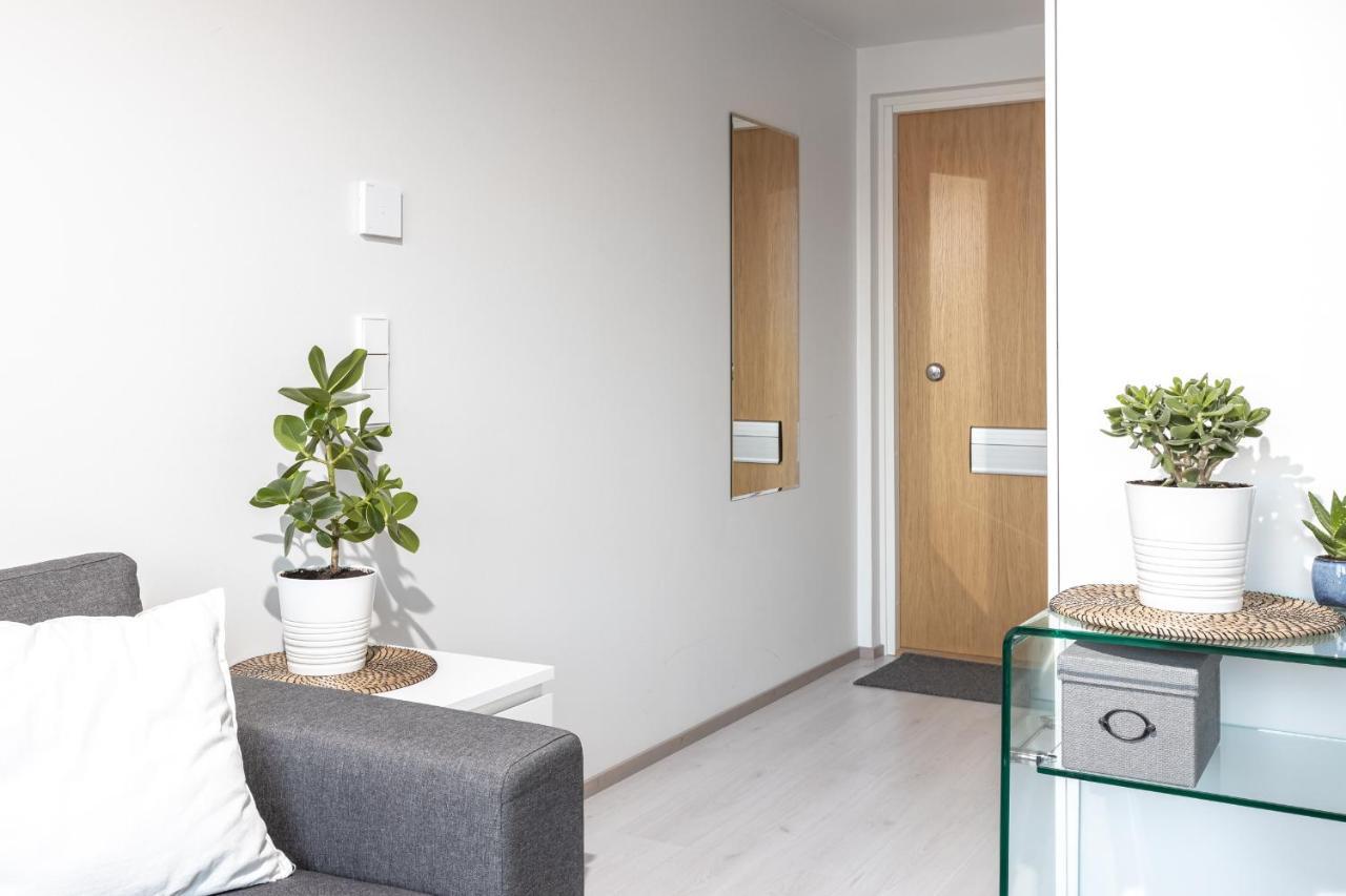 Valoisa Parvekkeellinen Kaksio, Oma Parkkipaikka Apartment Тампере Екстериор снимка